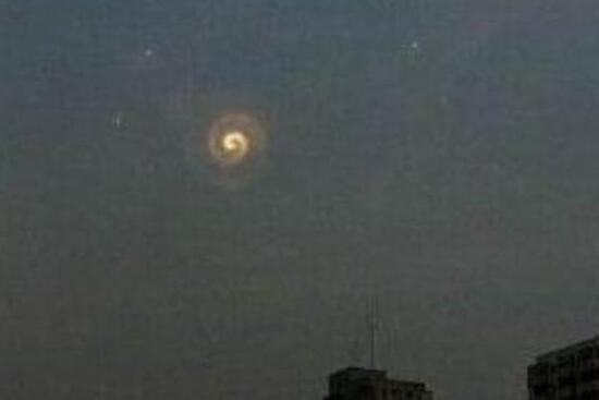 新疆ufo事件悬停5小时